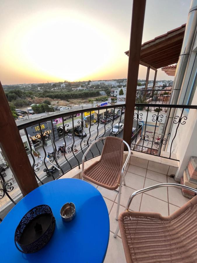 Hersonissos Centre Small Apartment エクステリア 写真